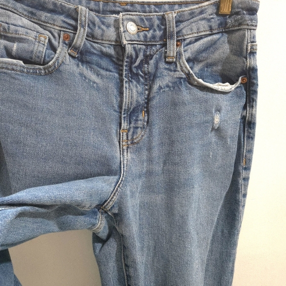 Old Navy | Classic Blue Distressed Women's Straight Leg Jean - Picture 5 of 12